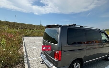 Volkswagen Multivan T6 рестайлинг, 2019 год, 4 300 000 рублей, 3 фотография