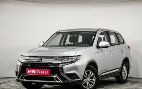 Mitsubishi Outlander III рестайлинг 3, 2019 год, 2 099 000 рублей, 2 фотография