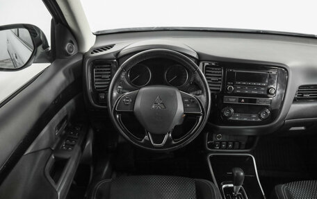 Mitsubishi Outlander III рестайлинг 3, 2019 год, 2 099 000 рублей, 12 фотография