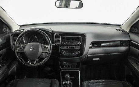 Mitsubishi Outlander III рестайлинг 3, 2019 год, 2 099 000 рублей, 11 фотография