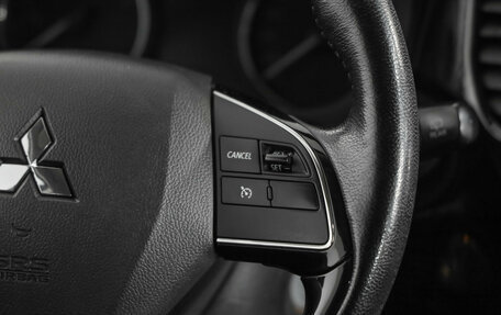 Mitsubishi Outlander III рестайлинг 3, 2019 год, 2 099 000 рублей, 13 фотография