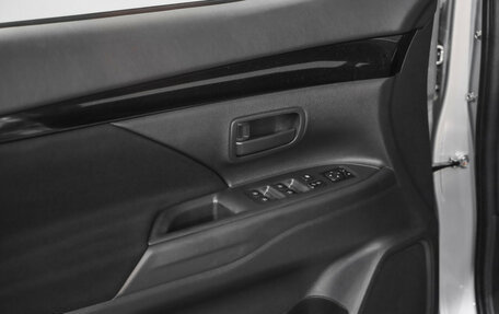 Mitsubishi Outlander III рестайлинг 3, 2019 год, 2 099 000 рублей, 20 фотография