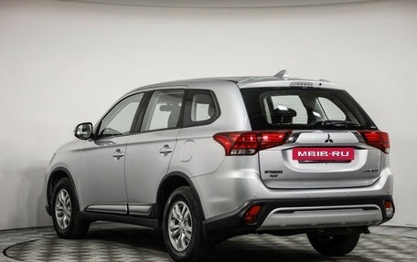 Mitsubishi Outlander III рестайлинг 3, 2019 год, 2 099 000 рублей, 8 фотография