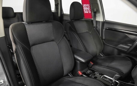 Mitsubishi Outlander III рестайлинг 3, 2019 год, 2 099 000 рублей, 22 фотография