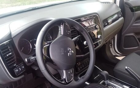 Mitsubishi Outlander III рестайлинг 3, 2020 год, 2 020 000 рублей, 7 фотография
