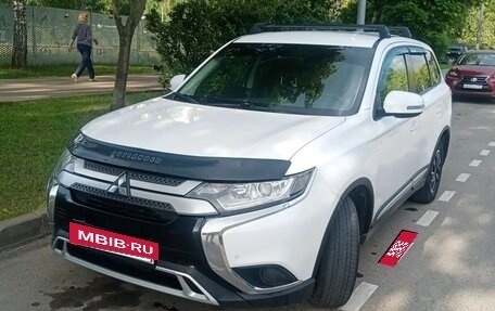 Mitsubishi Outlander III рестайлинг 3, 2020 год, 2 020 000 рублей, 2 фотография