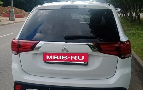 Mitsubishi Outlander III рестайлинг 3, 2020 год, 2 020 000 рублей, 5 фотография