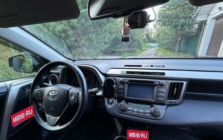 Toyota RAV4, 2015 год, 1 930 000 рублей, 10 фотография