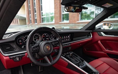 Porsche 911, 2021 год, 21 000 000 рублей, 20 фотография