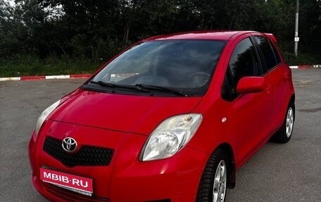 Toyota Yaris III рестайлинг, 2007 год, 300 000 рублей, 1 фотография
