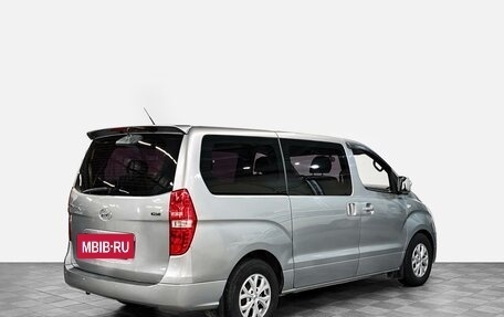 Hyundai Grand Starex Grand Starex I рестайлинг 2, 2016 год, 2 540 000 рублей, 3 фотография