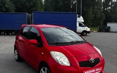 Toyota Yaris III рестайлинг, 2007 год, 300 000 рублей, 2 фотография