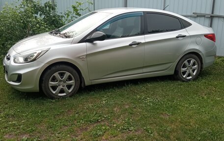 Hyundai Solaris II рестайлинг, 2011 год, 780 000 рублей, 1 фотография