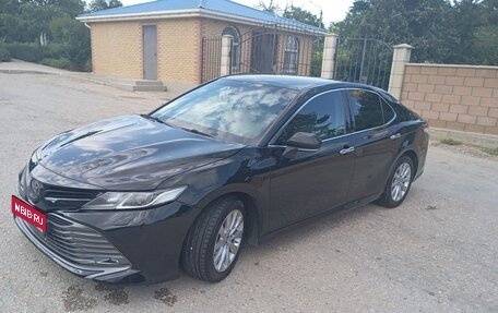 Toyota Camry, 2018 год, 2 300 000 рублей, 1 фотография