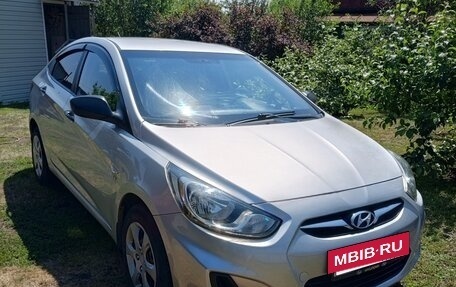 Hyundai Solaris II рестайлинг, 2011 год, 780 000 рублей, 2 фотография