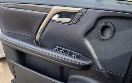 Lexus RX IV рестайлинг, 2019 год, 4 200 000 рублей, 8 фотография