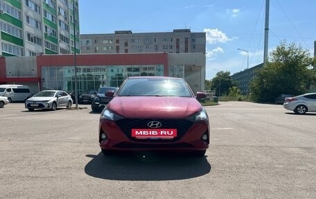 Hyundai Solaris II рестайлинг, 2021 год, 1 300 000 рублей, 4 фотография