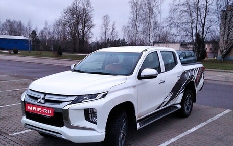 Mitsubishi L200 IV рестайлинг, 2022 год, 3 450 000 рублей, 2 фотография