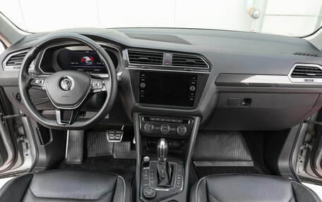 Volkswagen Tiguan II, 2018 год, 2 862 000 рублей, 13 фотография