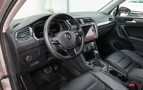 Volkswagen Tiguan II, 2018 год, 2 862 000 рублей, 15 фотография