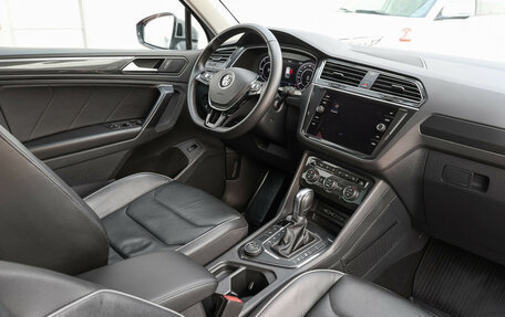 Volkswagen Tiguan II, 2018 год, 2 862 000 рублей, 10 фотография