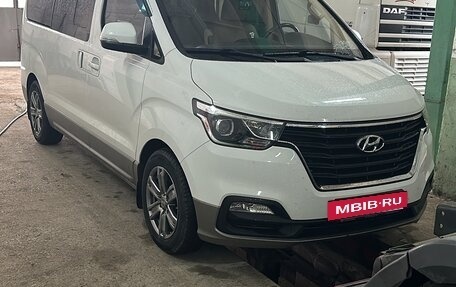 Hyundai H-1 II рестайлинг, 2018 год, 4 000 000 рублей, 5 фотография