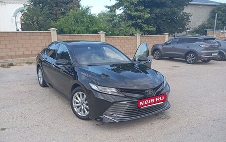 Toyota Camry, 2018 год, 2 300 000 рублей, 2 фотография