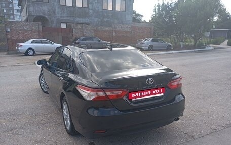 Toyota Camry, 2018 год, 2 300 000 рублей, 4 фотография