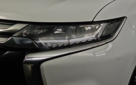 Mitsubishi Outlander III рестайлинг 3, 2017 год, 1 420 000 рублей, 10 фотография