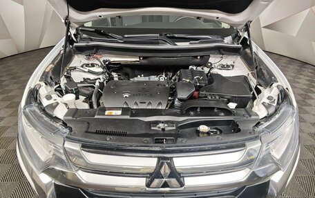 Mitsubishi Outlander III рестайлинг 3, 2017 год, 1 420 000 рублей, 11 фотография