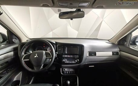 Mitsubishi Outlander III рестайлинг 3, 2017 год, 1 420 000 рублей, 14 фотография