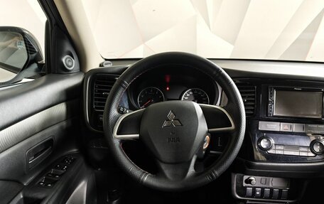 Mitsubishi Outlander III рестайлинг 3, 2017 год, 1 420 000 рублей, 20 фотография