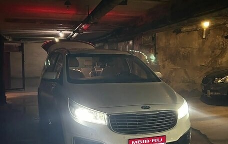 KIA Carnival III, 2017 год, 2 500 000 рублей, 1 фотография