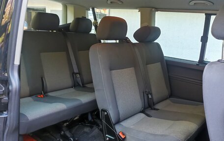 Volkswagen Caravelle T5, 2013 год, 2 000 000 рублей, 14 фотография