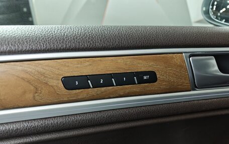 Volkswagen Touareg III, 2015 год, 3 235 000 рублей, 22 фотография