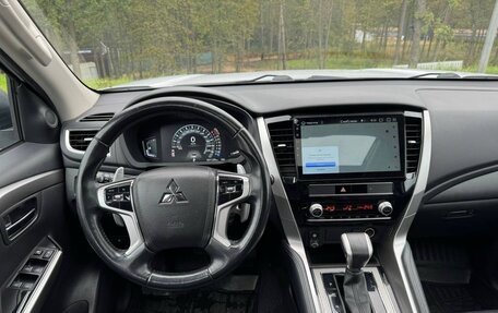 Mitsubishi Pajero Sport III рестайлинг, 2020 год, 3 600 000 рублей, 1 фотография