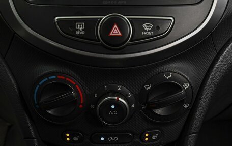 Hyundai Solaris II рестайлинг, 2015 год, 1 034 000 рублей, 13 фотография