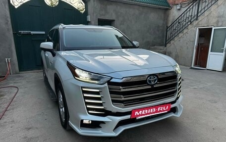Toyota Highlander, 2023 год, 3 700 000 рублей, 2 фотография