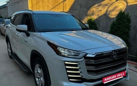 Toyota Highlander, 2023 год, 3 700 000 рублей, 3 фотография