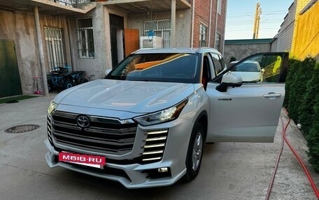 Toyota Highlander, 2023 год, 3 700 000 рублей, 5 фотография