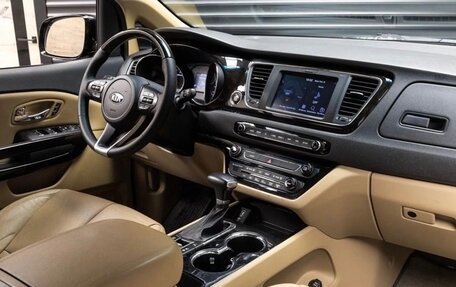 KIA Carnival III, 2019 год, 2 850 000 рублей, 10 фотография
