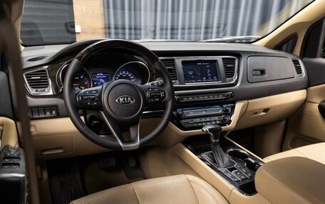KIA Carnival III, 2019 год, 2 850 000 рублей, 12 фотография