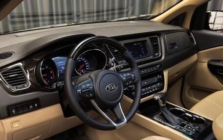 KIA Carnival III, 2019 год, 2 850 000 рублей, 13 фотография