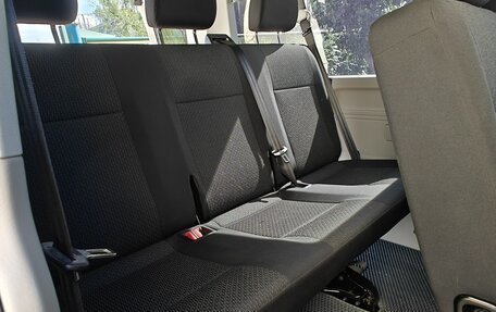 Volkswagen Caravelle T6 рестайлинг, 2019 год, 2 700 000 рублей, 4 фотография