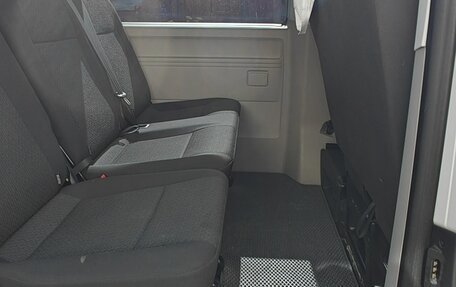 Volkswagen Caravelle T6 рестайлинг, 2019 год, 2 700 000 рублей, 6 фотография
