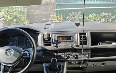 Volkswagen Caravelle T6 рестайлинг, 2019 год, 2 700 000 рублей, 20 фотография