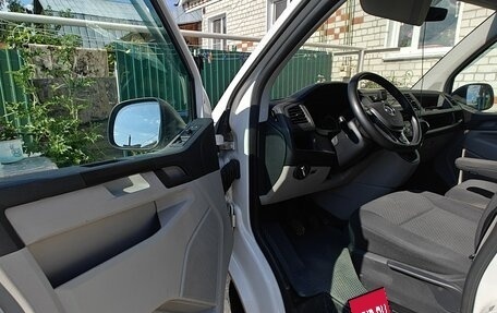 Volkswagen Caravelle T6 рестайлинг, 2019 год, 2 700 000 рублей, 17 фотография
