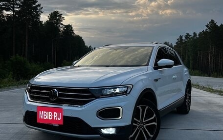 Volkswagen T-Roc I, 2022 год, 2 500 000 рублей, 3 фотография