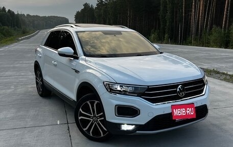 Volkswagen T-Roc I, 2022 год, 2 500 000 рублей, 5 фотография