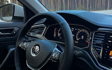 Volkswagen T-Roc I, 2022 год, 2 500 000 рублей, 13 фотография